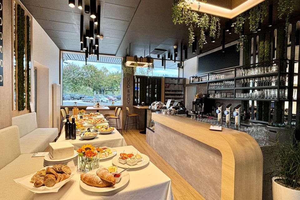 Shops & Bistro